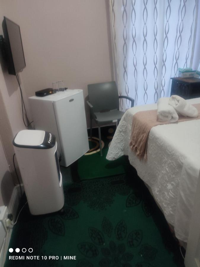 The Croc Guest House 斯普林斯 外观 照片