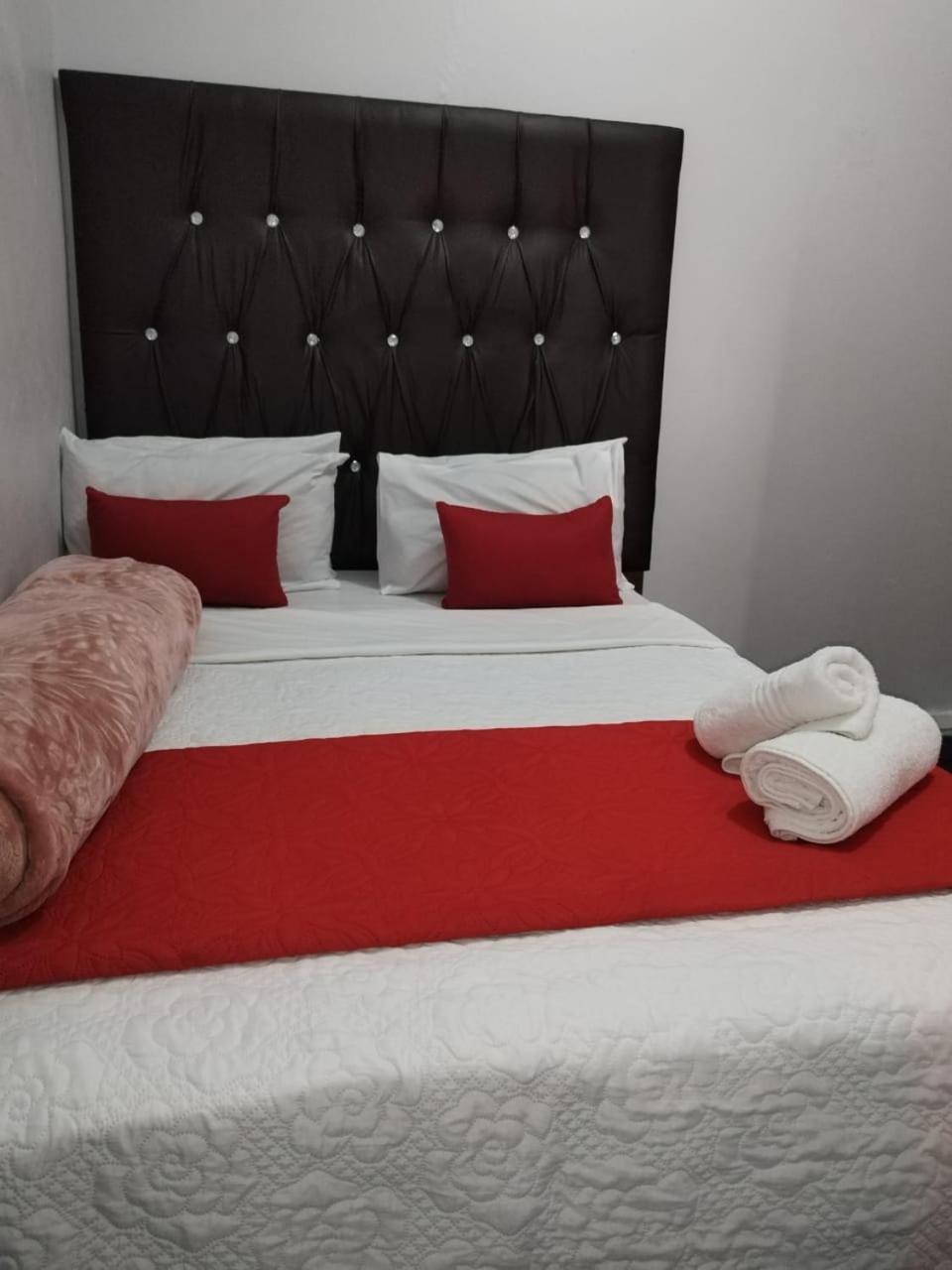 The Croc Guest House 斯普林斯 外观 照片