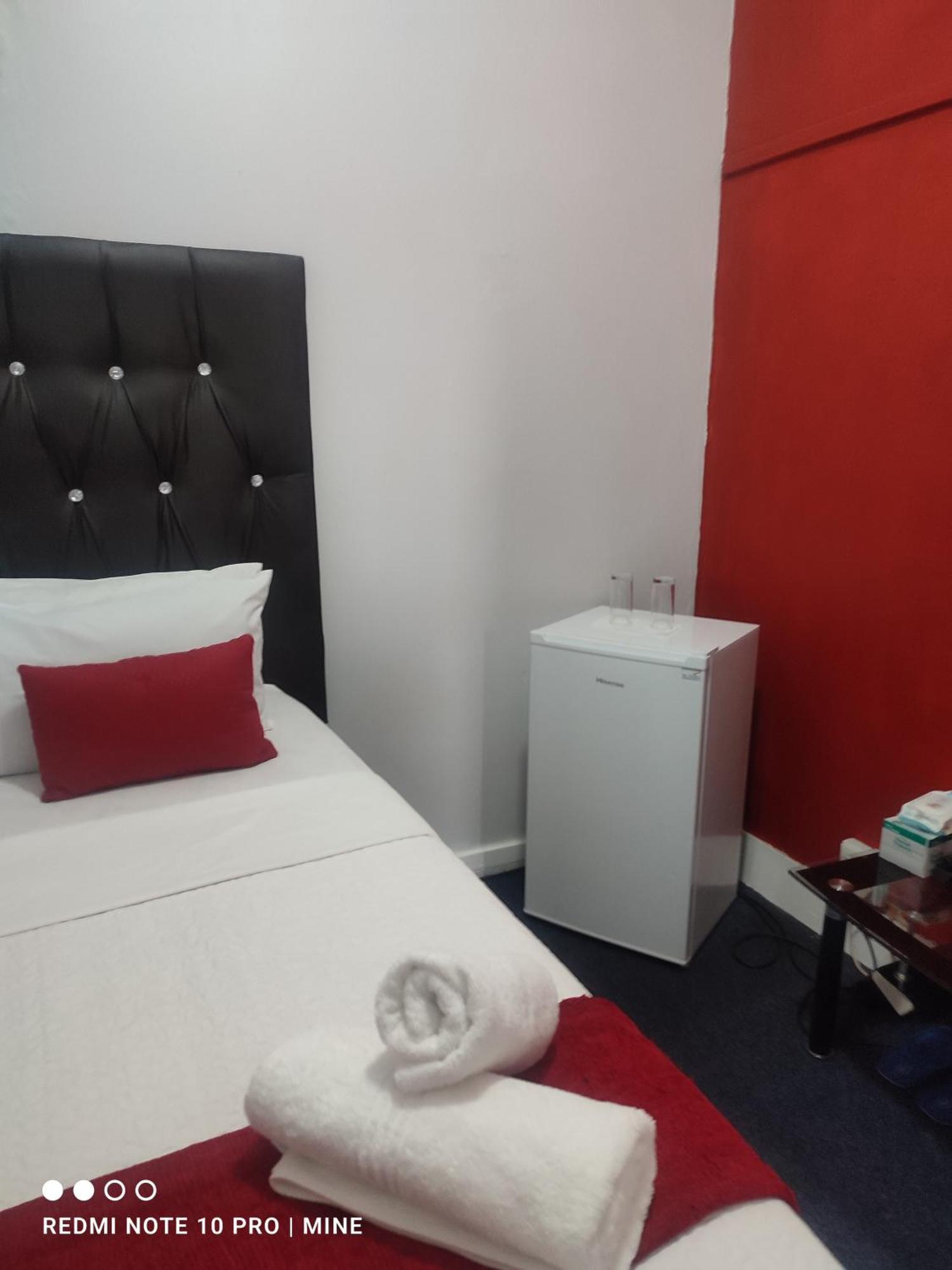 The Croc Guest House 斯普林斯 外观 照片