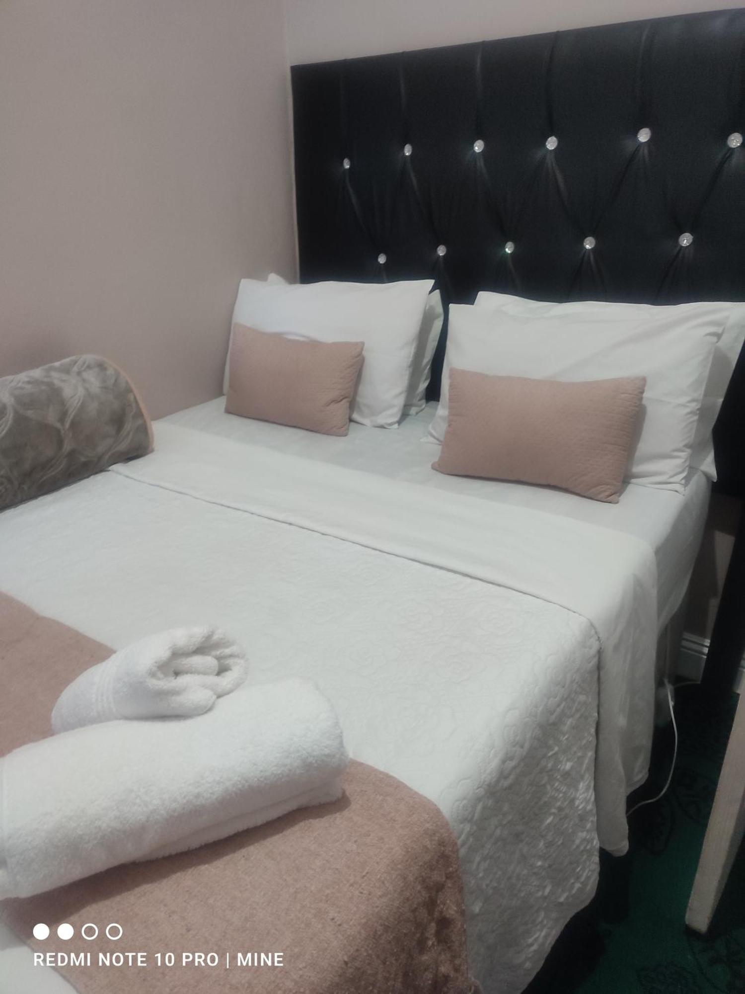 The Croc Guest House 斯普林斯 外观 照片